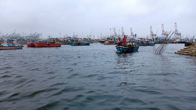 If You Want Votes From Karachi's Islands, Clean Up the Sea